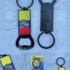 Llavero y destapador Tricolombia de metal Zamak con diseño de chiva colombiana, ideal como recuerdo y accesorio funcional.