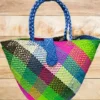 Bolso artesanal multicolor tejido a mano en palma de iraca por artesanas colombianas