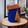 Mochila Wayuu unicolor grande tejida a mano por mujeres indígenas de La Guajira, Colombia.