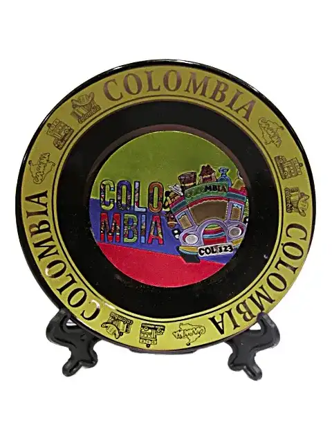 Plato decorativo redondo de Colombia con bandera y diseño de chiva artesanal