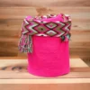 Mochila Wayuu unicolor grande tejida a mano por mujeres indígenas de La Guajira, Colombia.